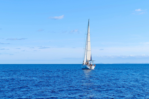 Sal Island: Full-Day Sailing Trip with Lunch & Drinks Full-Day Ocean Escape by Sailing Yacht with Lunch & Drinks