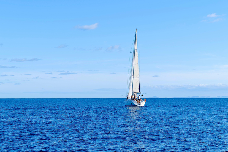 Sal Island: Full-Day Sailing Trip with Lunch & Drinks Full-Day Ocean Escape by Sailing Yacht with Lunch & Drinks