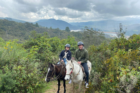 Bogotà: Passeggiata a cavallo tra le colline orientali