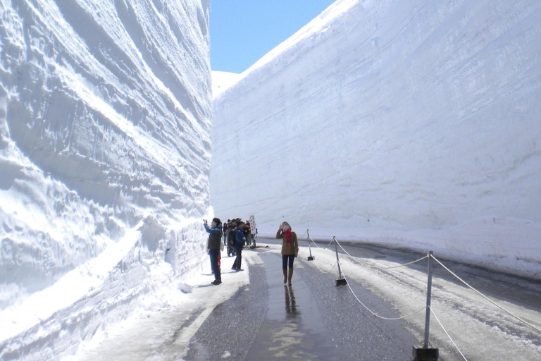 Excursão de um dia saindo de Kanazawa/Toyama: Snow Wall e Mysterious ValleyPartida da estação de Kanazawa