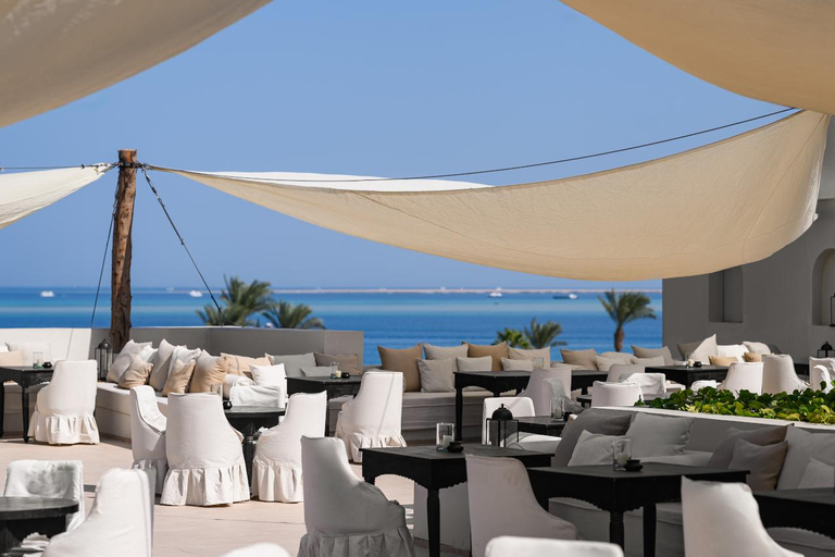 Arabskie noce pod gwiazdami: taras na dachuArabskie noce pod gwiazdami: mezze na dachu i mistyczny pokaz