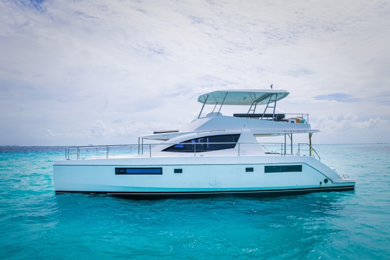 Cancun: Luxury and Elegance on Board 51´ Catamarán Leopard PowerCat