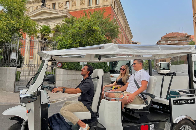 Madrid: Private Tuk-Tuk City Highlights TourMadrid: Private Tuk-Tuk Stadt-Highlights Tour