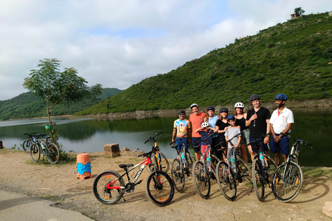 Udaipur nach Ranakpur 60km Radtour mit Besuch eines Jain Tempels