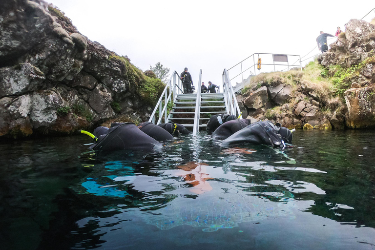 Schnorcheln in der Silfra-Spalte - KleingruppentourAb Reykjavik: Schnorcheln in Silfra-Spalte