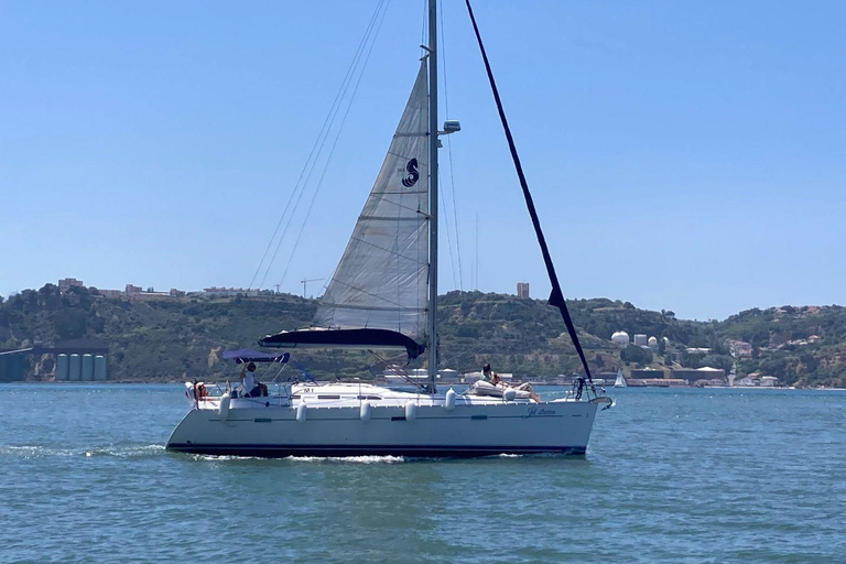Lisbon 2-Hour Tagus River Sailing Cruise