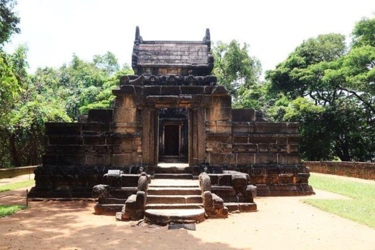 From Kandy: Sigiriya Rock, Dambulla Caves & Nalanda Heritage