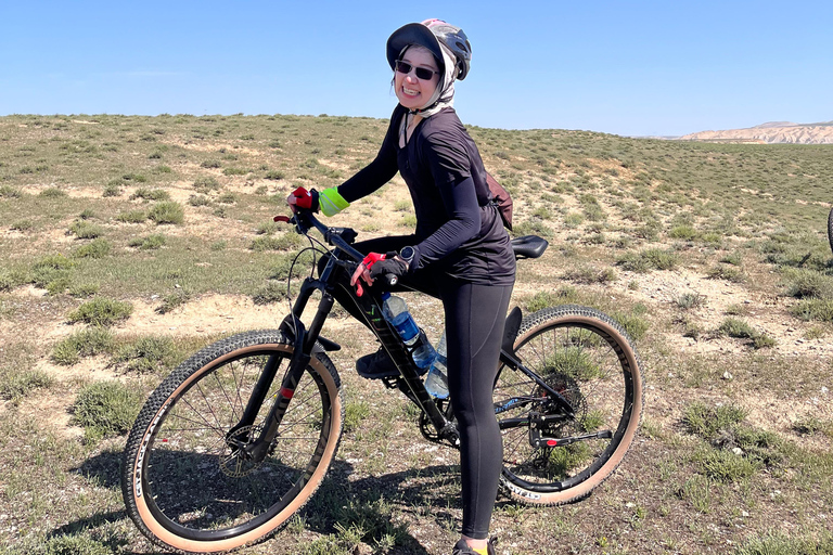 Baku: tour in mountain bike a Gobustan - vulcano di fango TogayayBaku: Tour in mountain bike sul Gobustan - Vulcano di fango di Togayay