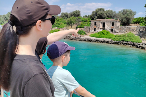 Athènes : excursion d&#039;une journée en bateau avec baignade et piscine thermaleAthènes : excursion d&#039;une journée en bateau vers les îles avec baignade