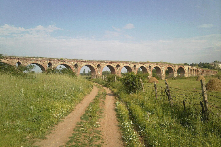 Skopje: Shutka and Aqueduct Guided Tour with Coffee