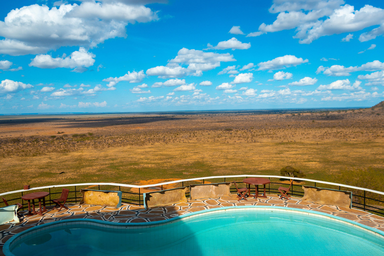 From Diani Beach or Mombasa: 2-Day Tsavo East Safari