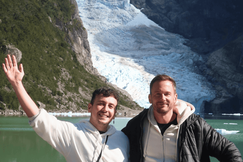 Puerto Natales : navigation vers les glaciers Balmaceda et SerranoPuerto Natales : Navigation vers les glaciers Balmaceda et Serrano