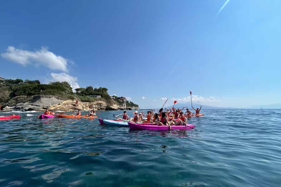 Neapel: Wilde Kajaktour Posillipo. Foto: GetYourGuide Neapel: Wilde Kajaktour Posillipo. Foto: GetYourGuide