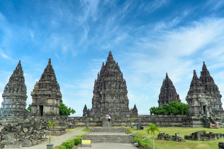 Tour dei templi di Borobudur e Prambanan con laboratorio di batikBorobudur e Prambanan con laboratorio di batik e biglietto per il tempio