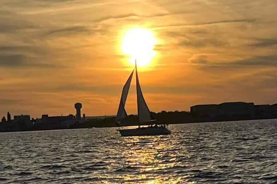 Baltimore: Segeltour am Morgen und bei Sonnenuntergang. Foto: GetYourGuide