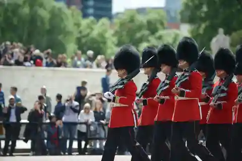 Londyn: zwiedzanie pałacu Buckingham i zmiana warty