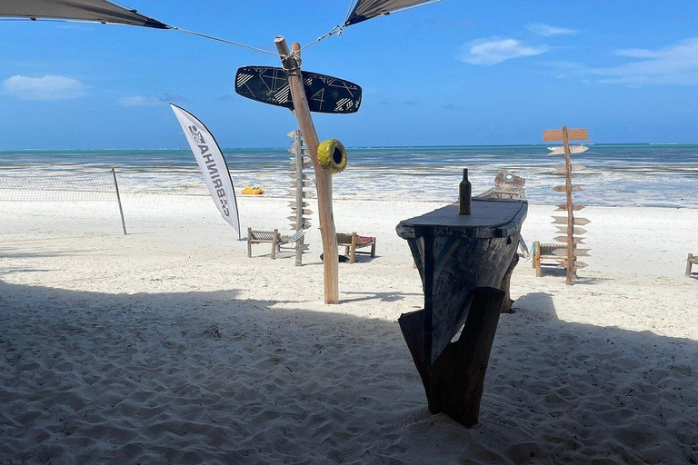 BAO-spel och swahili-kaffeprovning på ZanzibarBAO: Spel- och swahilikaffesmakning på Zanzibar.