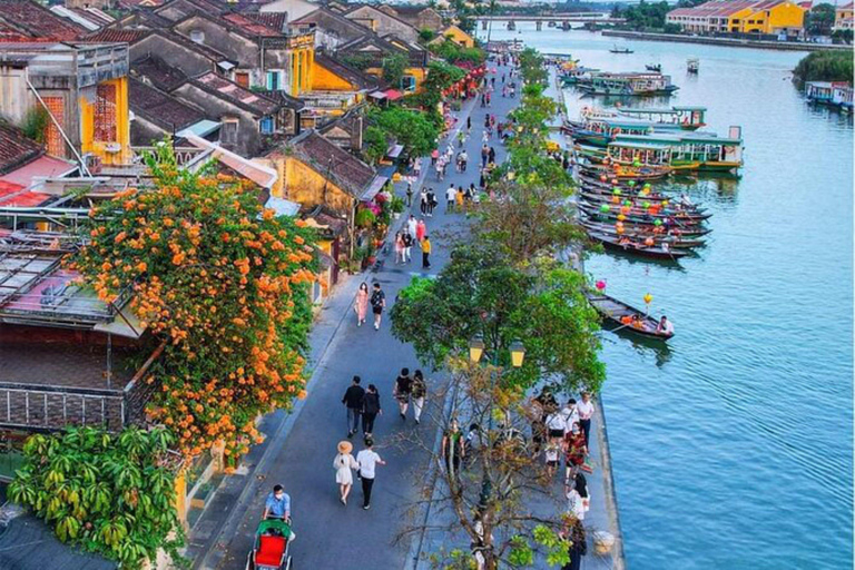 Hue : Transfert en voiture privée du port de Chan May à Hoi An