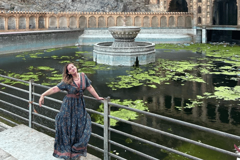 From Delhi: 2 Days Jaipur Sightseeing Tour By Car