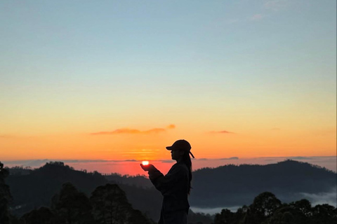 Esperienza in jeep o trekking all'alba sul Monte Batur + colazioneMonte Batur: escursione all'alba con colazione (punto d'incontro)