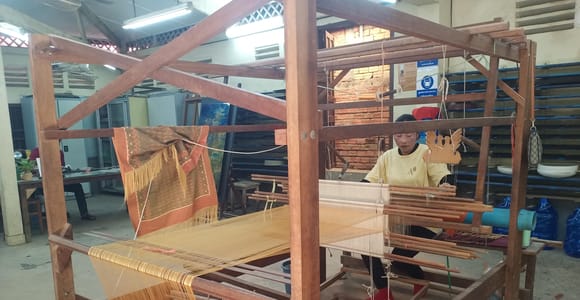 Half Day Trip: Silk Farm, Satcha, and Senteur d&#39;Angkor Tour