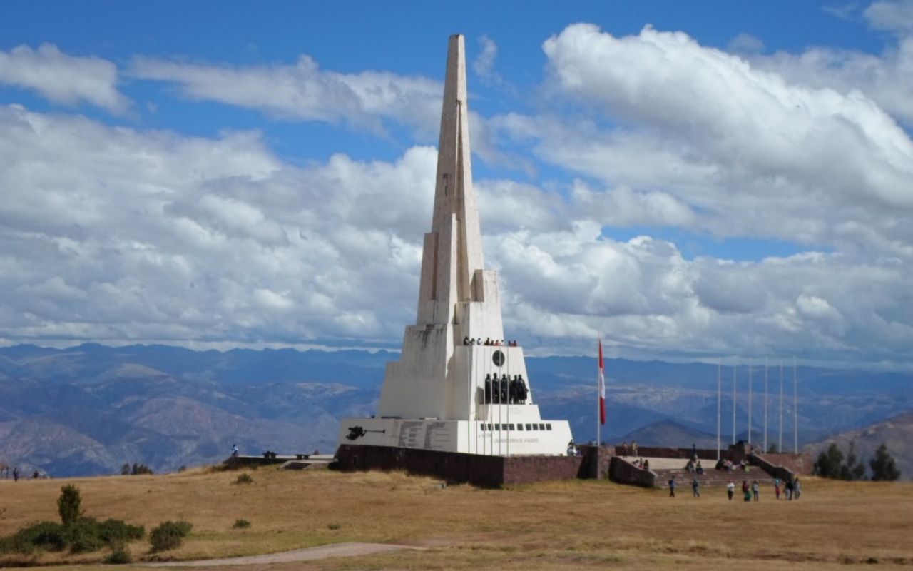 Von Ayacucho aus: Sightseeing-Tour nach Wari und Pampa de Ayacucho mit Quinoa