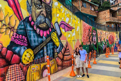 Medellín: Combo Citytour by bus with Comuna 13 + Tour to Guatapé