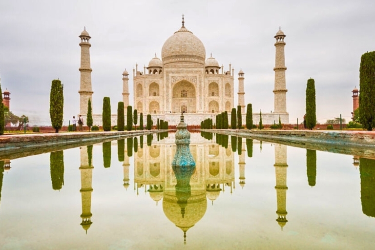 Agra : Visite guidée du Taj Mahal avec billets d'entrée en file d'attenteVoiture avec chauffeur + guide + billet d'entrée