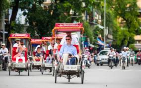 Hanoi: Morning Cyclo & Walking Guided Tour with Lunch