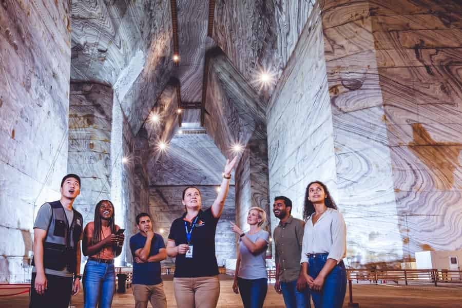 Ab Bukarest: Führung zu Draculas Grab & Salzbergwerk Slănic. Foto: GetYourGuide Ab Bukarest: Führung zu Draculas Grab & Salzbergwerk Slănic. Foto: GetYourGuide