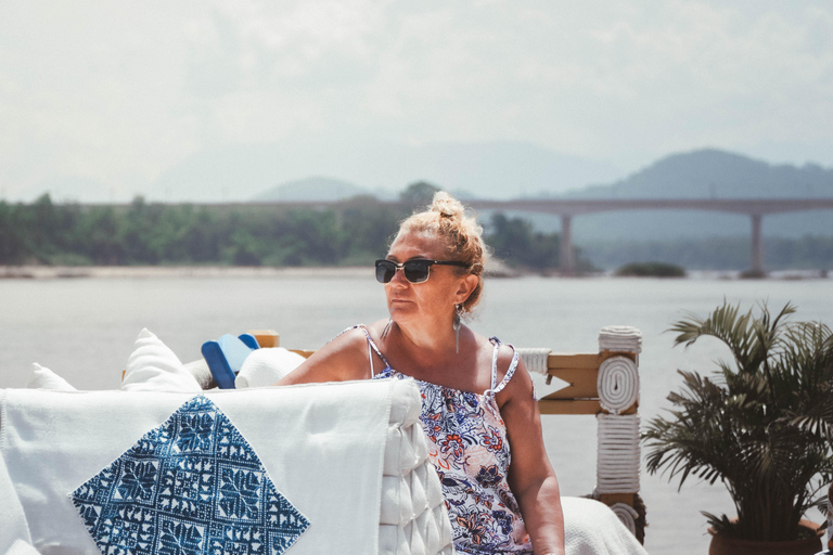 Luang Prabang: Almosengabe am Morgen &amp; Bootsfahrt zu den Pak Ou-Höhlen