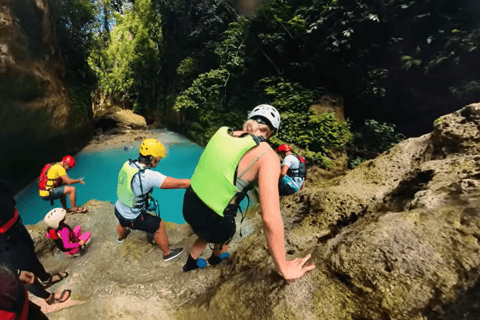 Cebú: Excursión en grupo a Oslob con tiburón ballena y barranquismo, con almuerzo