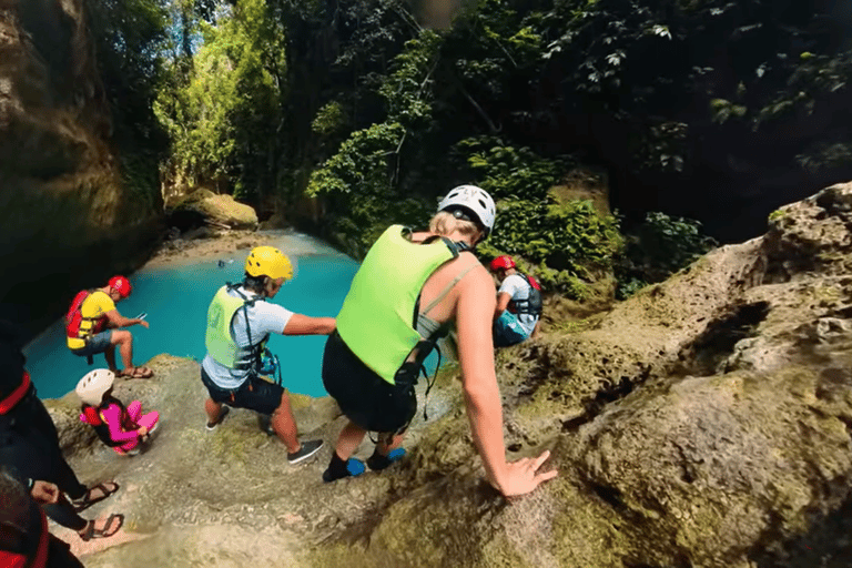 Cebú: Excursión en grupo a Oslob con tiburón ballena y barranquismo, con almuerzo