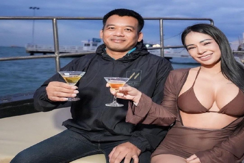 Pattaya: Guided City Tour with Floating Market & Lunch Join Tour+Boat Experience