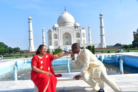 From Delhi: Taj Mahal Sunrise, Agra Fort & Baby Taj Day Tour