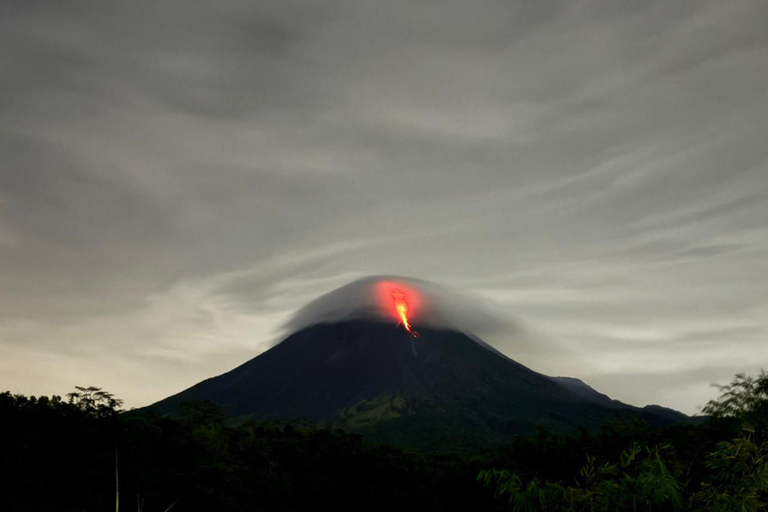Yogyakarta: Merapi Volcano Night Lava Views with Pick Up Yogyakarta: Merapi Volcano Night Lava Views Without Hiking