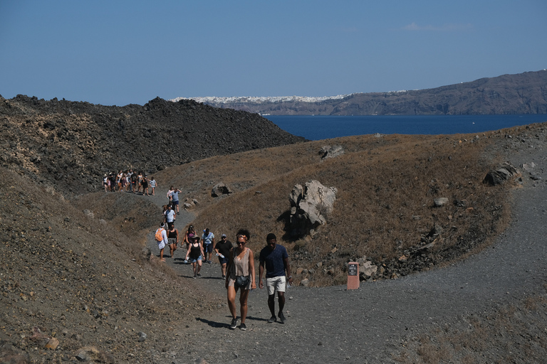 Santorini: rejs po wulkanie i gorących źródłach z kolacją o zachodzie słońca