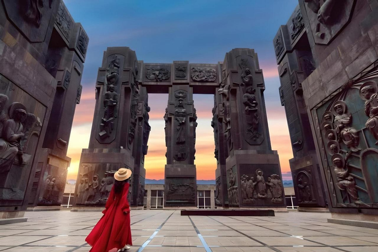 جولة جماعية إرشادية في منطقة النبيذ والتاريخ في تبليسي كاخيتي