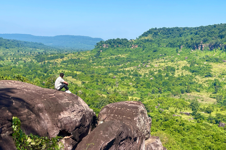 Tour di un giorno delle cascate di Beng Mealea Banteay Srei e Phnom KulenTour per piccoli gruppi