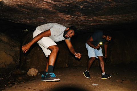 From Negombo: Maligathenna & Pilikuttuwa Temple Hike