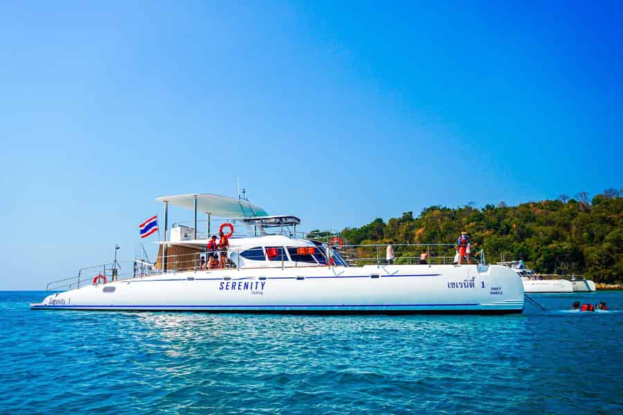 Pattaya: Exklusive 3-Insel-Katamaran-Tour mit Mittagessen vom Buffet. Foto: GetYourGuide