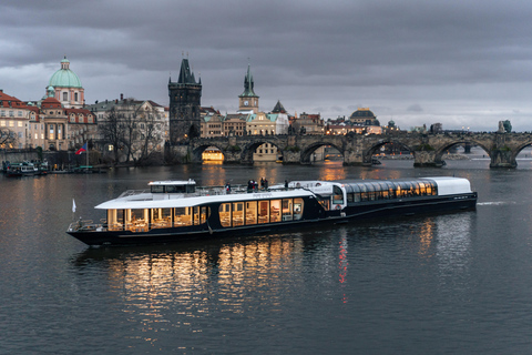 Rondleiding door de Oude en Nieuwe Stad van Praag en boottochtPrijs groepsreis