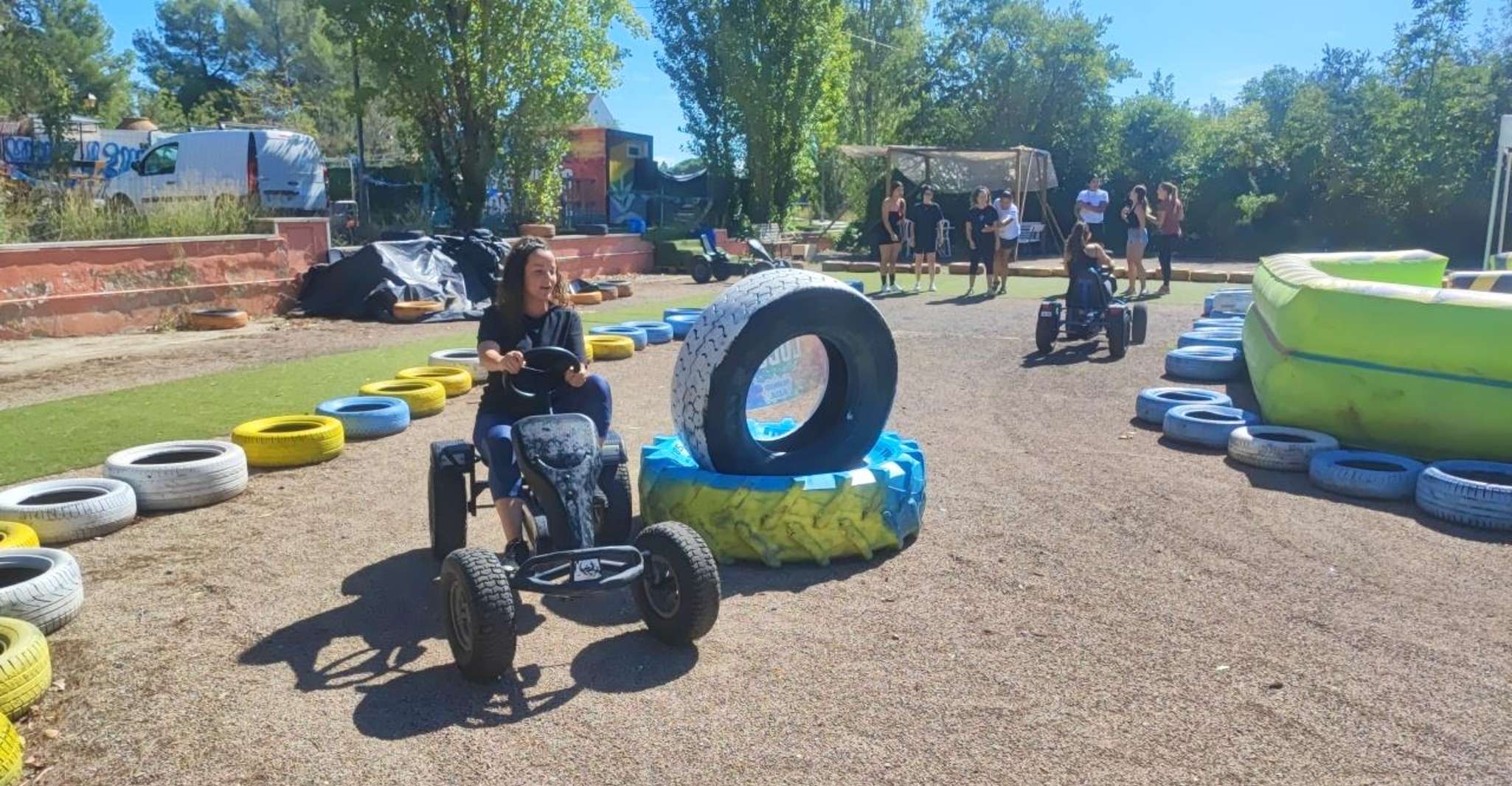 サルイエローユーモア - カンブリルの最高のアクティビティ - Hizvo