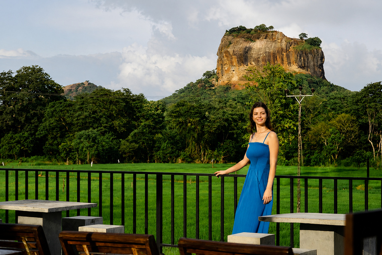 Colombo: Sigiriya Lion Rock & Dambulla Cave Tour with Lunch