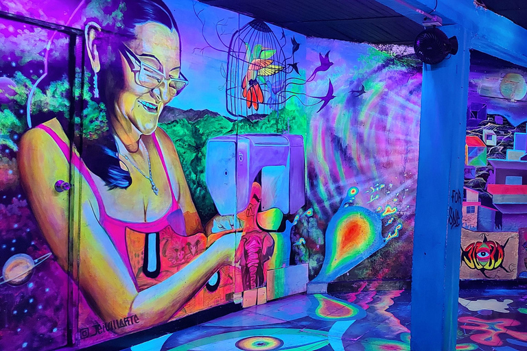 From Medellin: Coffee and Comuna 13 Tour with PRIVATE transportation From Medellin: Coffee Tour and Comuna 13 with PRIVATE transportation