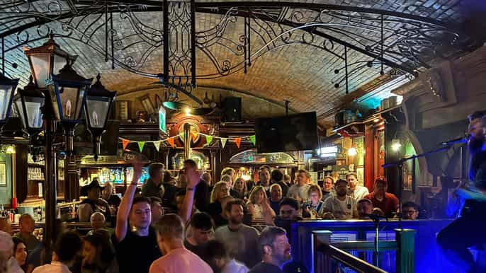 Berlin: Pub Crawl & Party with Free Shots & VIP Club Access