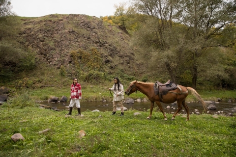 Przygoda z jazdą konną przez wioski i przyrodę