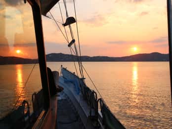 Skiathos: Boat Cruise with Dinner & Sunset Viewing