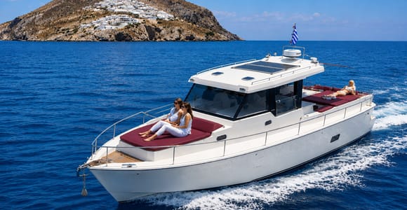 Santorini: Private Motor Yacht Cruise to Ios with Swim Stops
