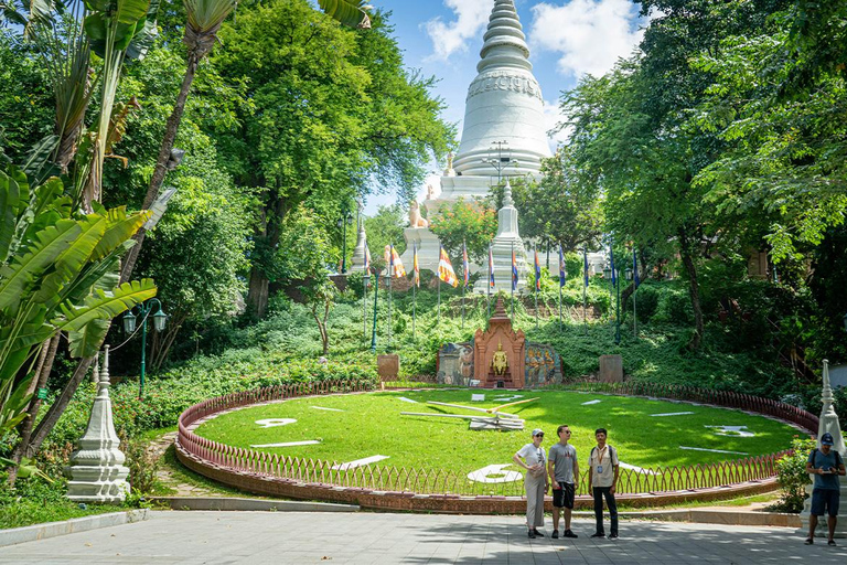 Phnom Penh: 4 hours Evening City Highlight & Sunset Cruise Vespa Option + English Guide